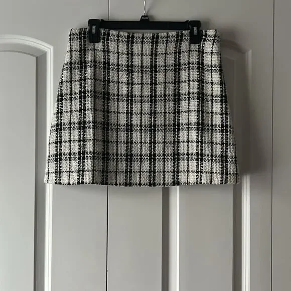 Lulu’s Plaid Tweed Black White Mini Skirt Size Large - Picture 2 of 4